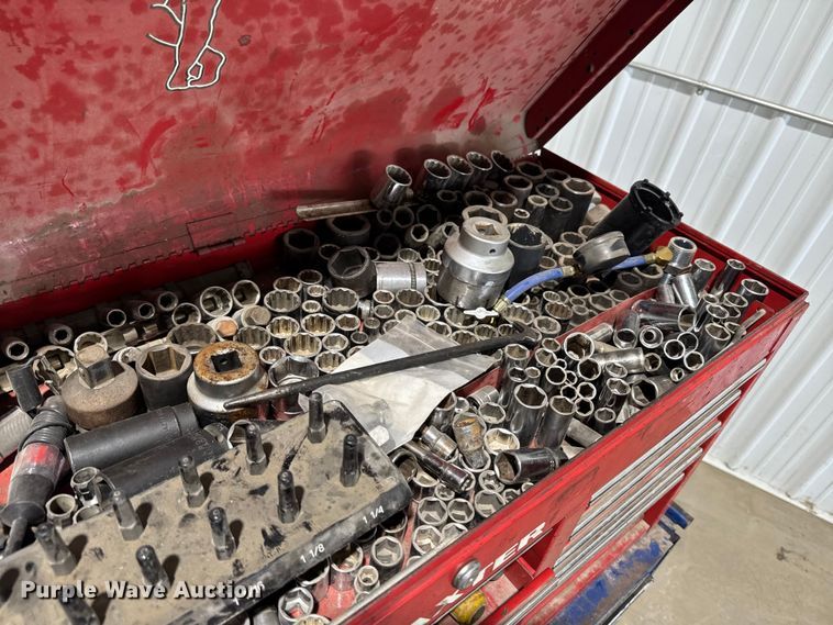 image for item EM2427 Assorted tools