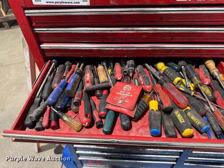 image for item EM2427 Assorted tools