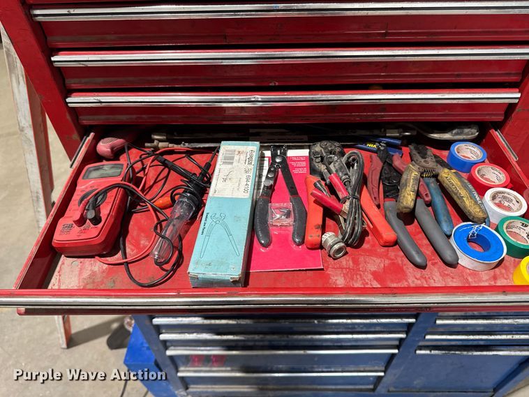 image for item EM2427 Assorted tools