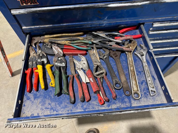 image for item EM2427 Assorted tools