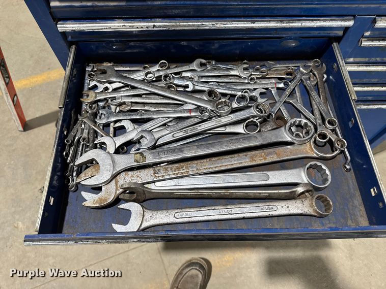 image for item EM2427 Assorted tools