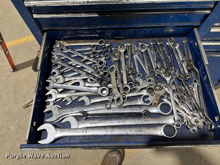 image for item EM2427 Assorted tools