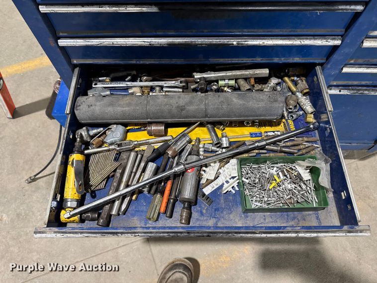 image for item EM2427 Assorted tools