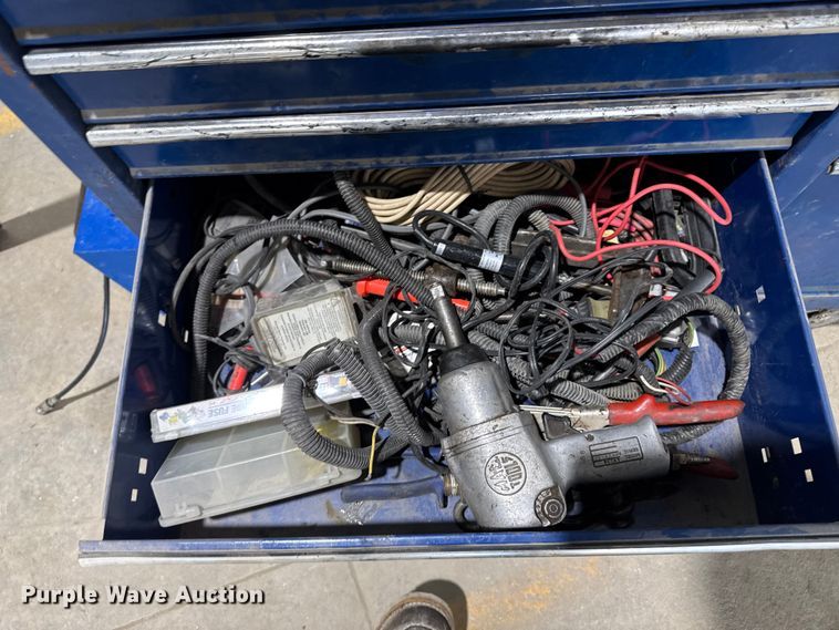 image for item EM2427 Assorted tools