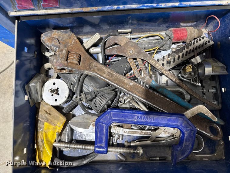 image for item EM2427 Assorted tools