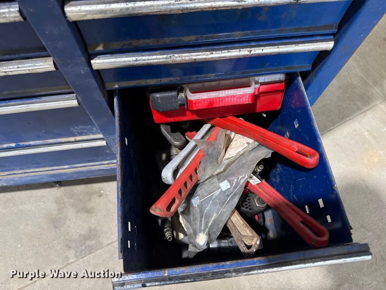 image for item EM2427 Assorted tools