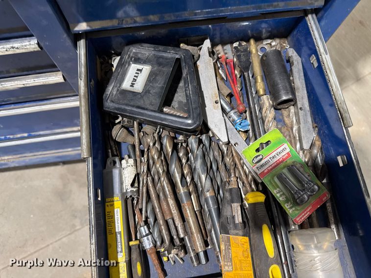 image for item EM2427 Assorted tools