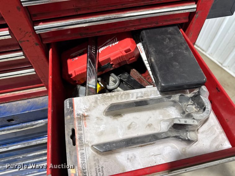 image for item EM2427 Assorted tools