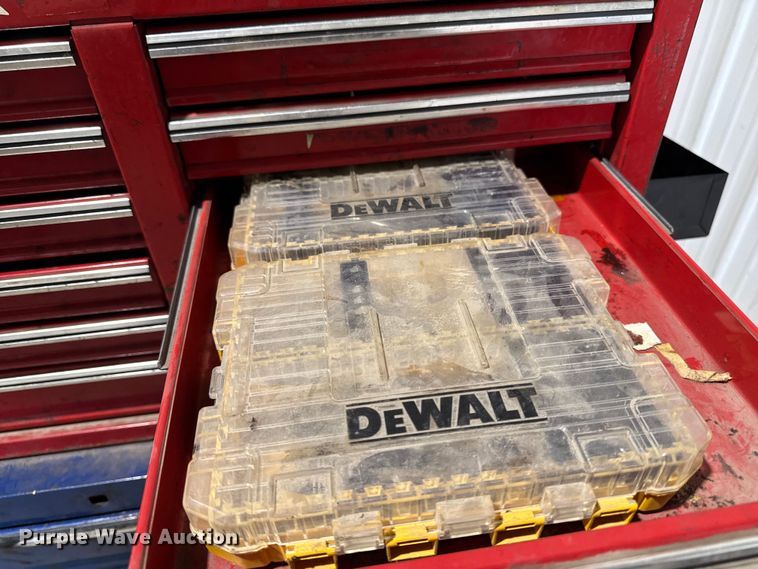 image for item EM2427 Assorted tools