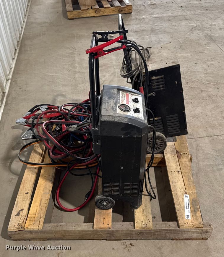 image for item EM2428 Assorted tools