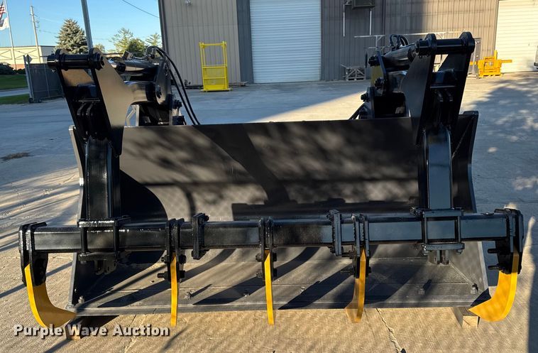 image for item EM2445 JRB Komatsu WA250-6 wheel loader grapple bucket