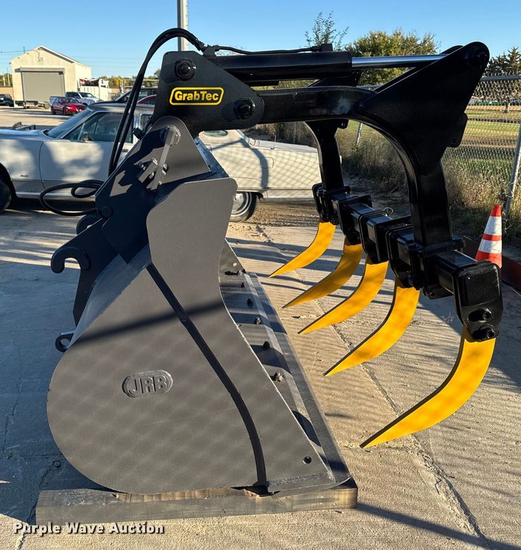 image for item EM2445 JRB Komatsu WA250-6 wheel loader grapple bucket