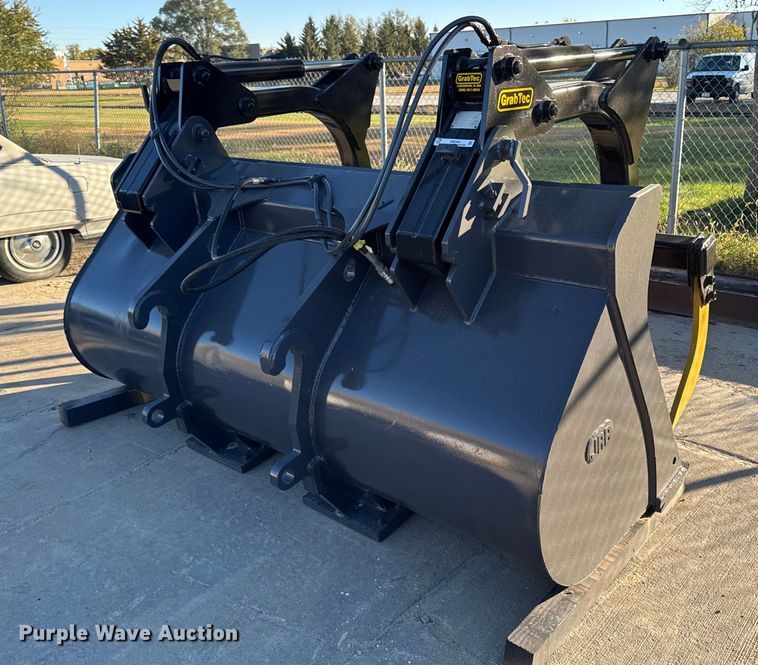 image for item EM2445 JRB Komatsu WA250-6 wheel loader grapple bucket