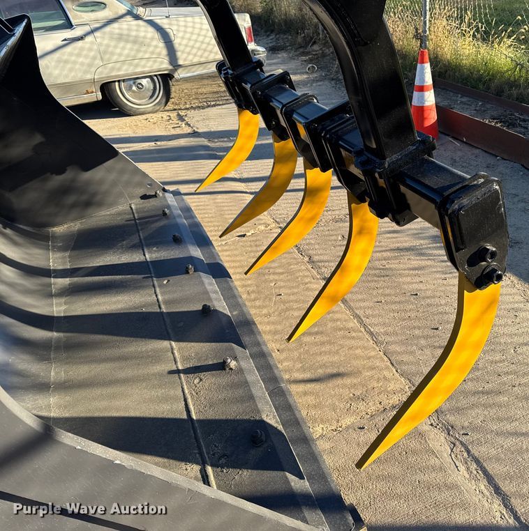 image for item EM2445 JRB Komatsu WA250-6 wheel loader grapple bucket