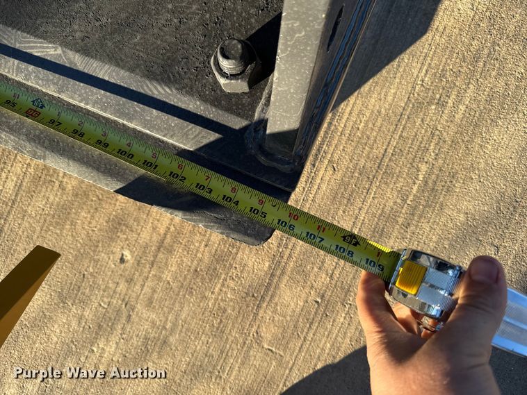 image for item EM2445 JRB Komatsu WA250-6 wheel loader grapple bucket