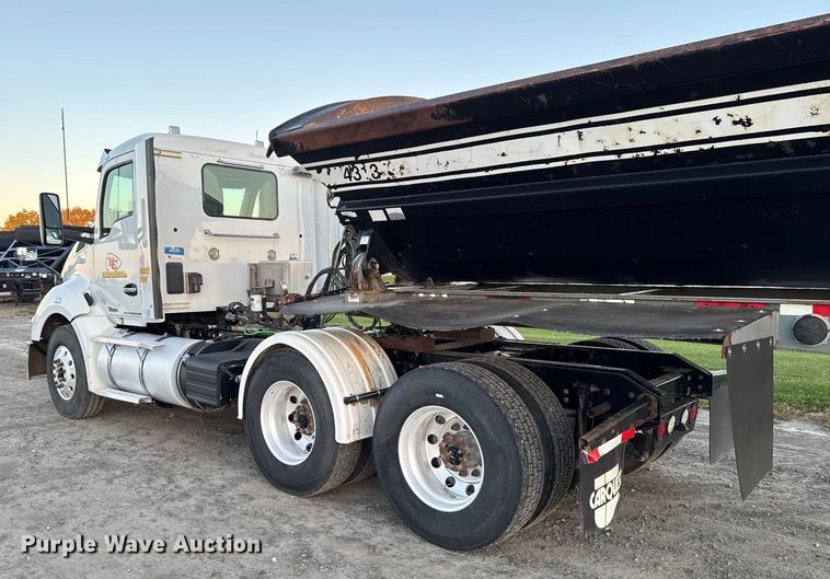 image for item EM2450 2016 Kenworth T680 semi truck