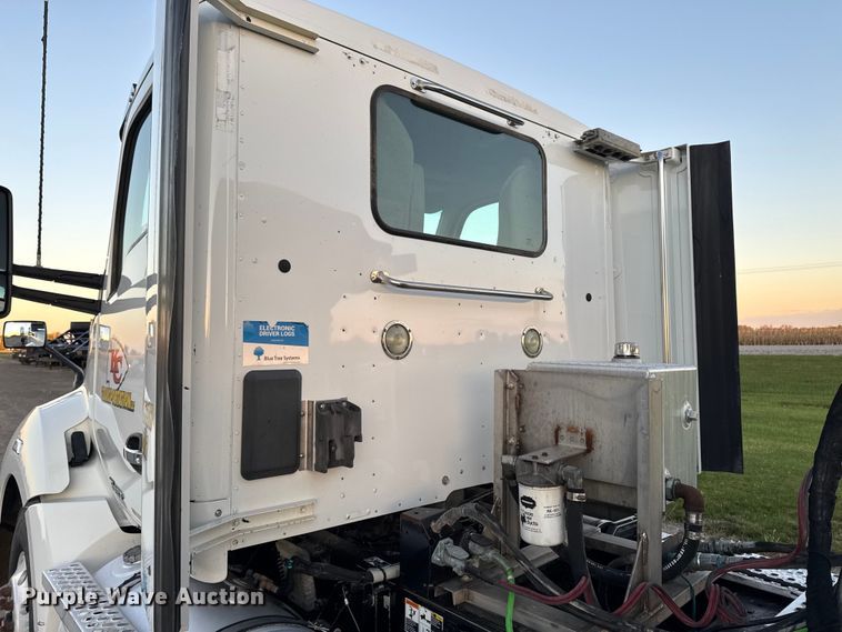image for item EM2450 2016 Kenworth T680 semi truck