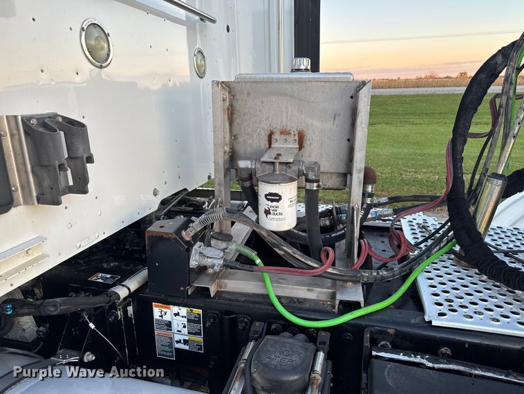 image for item EM2450 2016 Kenworth T680 semi truck