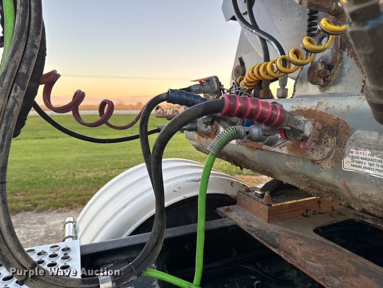 image for item EM2450 2016 Kenworth T680 semi truck