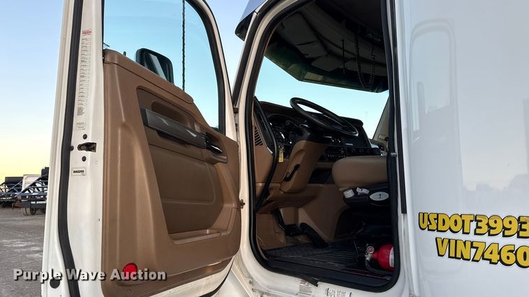 image for item EM2450 2016 Kenworth T680 semi truck