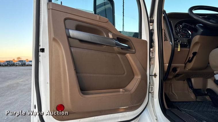 image for item EM2450 2016 Kenworth T680 semi truck