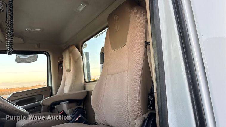 image for item EM2450 2016 Kenworth T680 semi truck