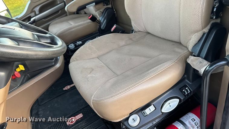 image for item EM2450 2016 Kenworth T680 semi truck