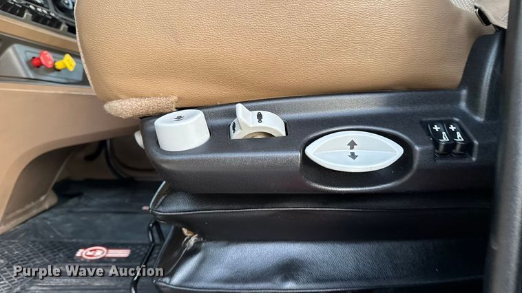 image for item EM2450 2016 Kenworth T680 semi truck