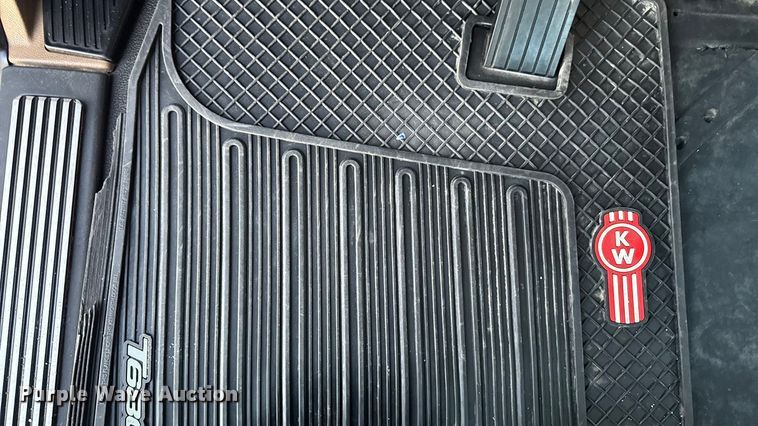 image for item EM2450 2016 Kenworth T680 semi truck