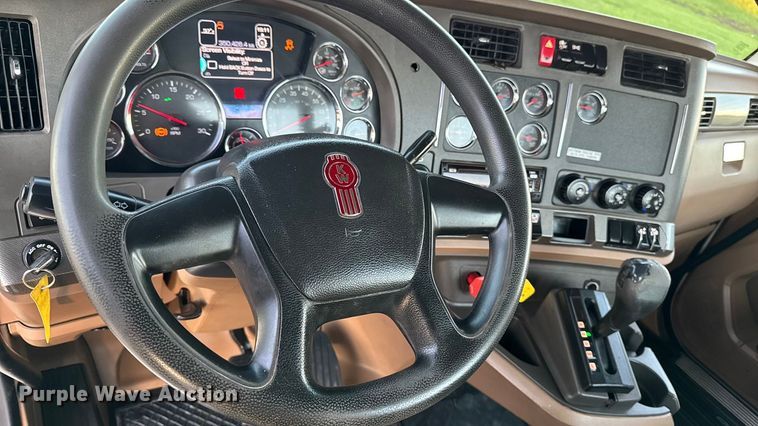 image for item EM2450 2016 Kenworth T680 semi truck