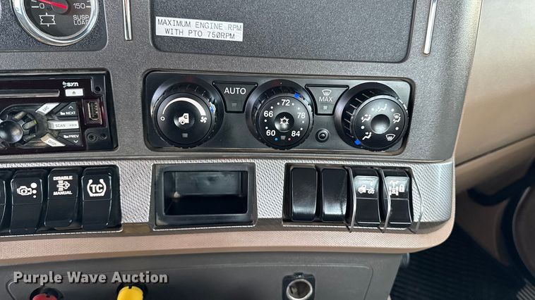 image for item EM2450 2016 Kenworth T680 semi truck