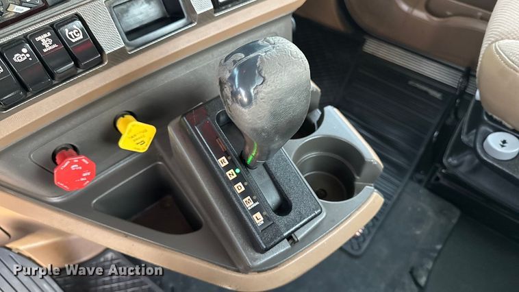 image for item EM2450 2016 Kenworth T680 semi truck