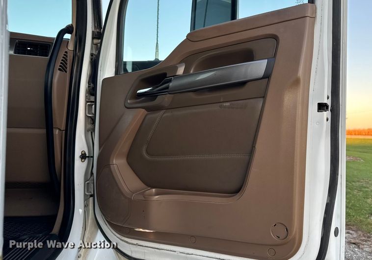 image for item EM2450 2016 Kenworth T680 semi truck