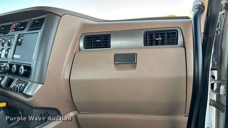 image for item EM2450 2016 Kenworth T680 semi truck