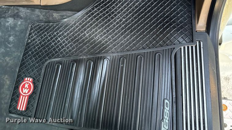 image for item EM2450 2016 Kenworth T680 semi truck