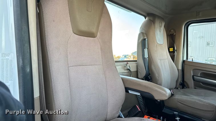 image for item EM2450 2016 Kenworth T680 semi truck