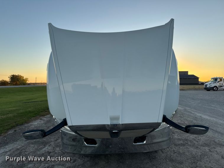 image for item EM2450 2016 Kenworth T680 semi truck