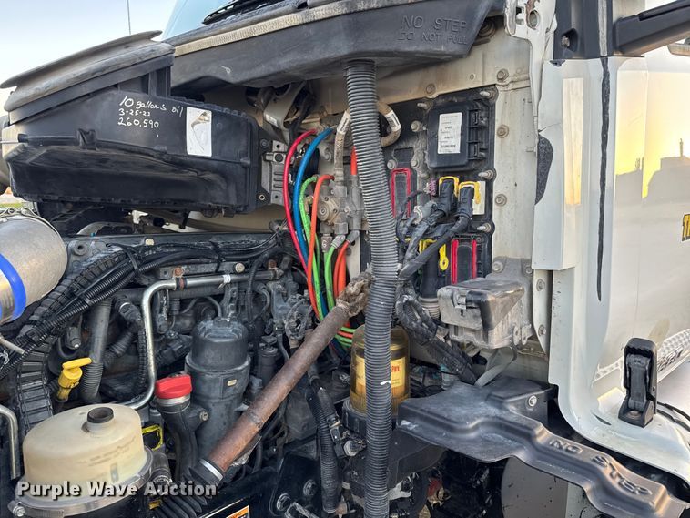 image for item EM2450 2016 Kenworth T680 semi truck