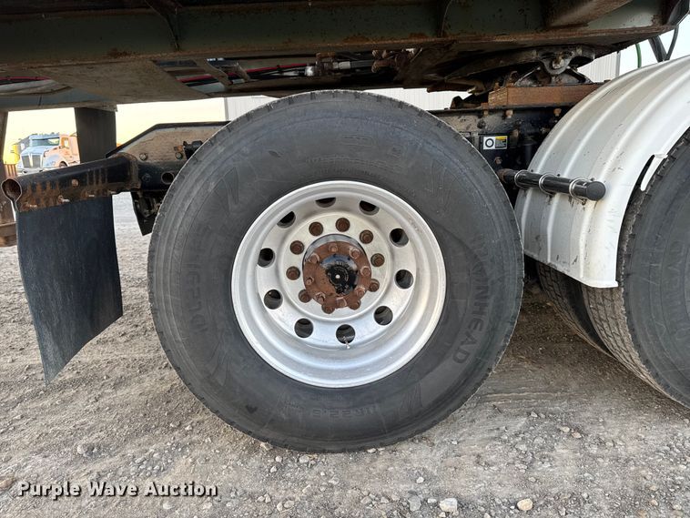 image for item EM2450 2016 Kenworth T680 semi truck