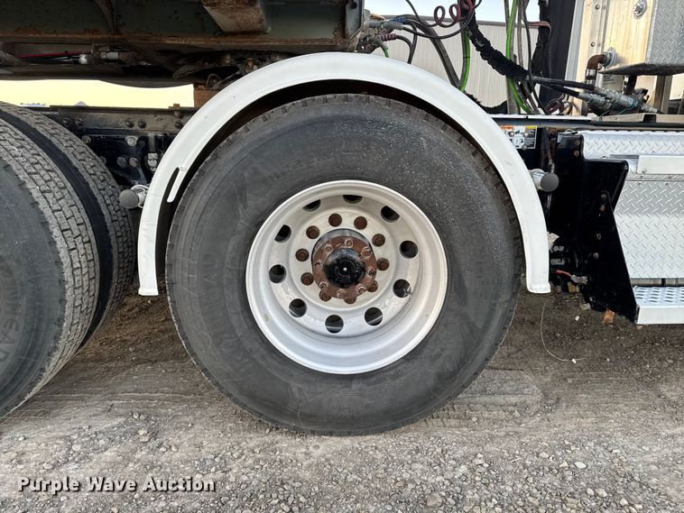 image for item EM2450 2016 Kenworth T680 semi truck