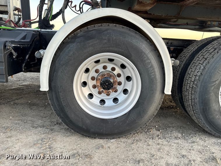 image for item EM2450 2016 Kenworth T680 semi truck