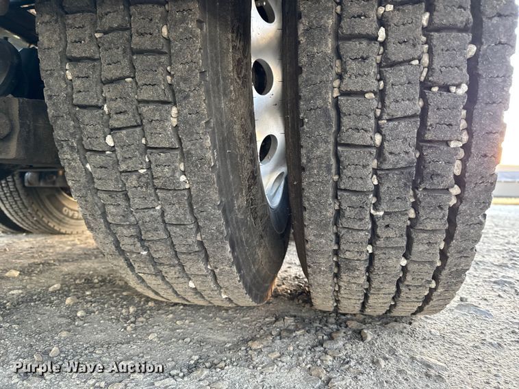 image for item EM2450 2016 Kenworth T680 semi truck