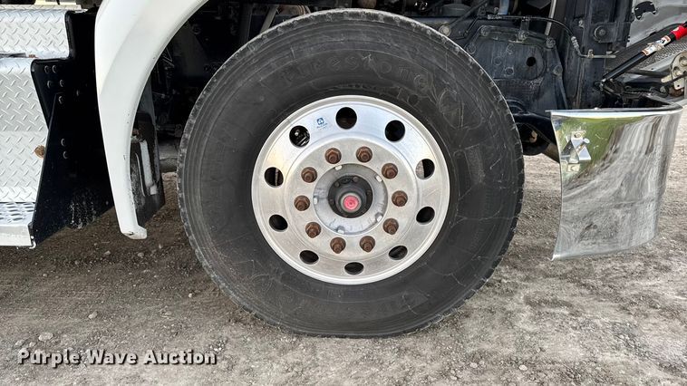 image for item EM2450 2016 Kenworth T680 semi truck