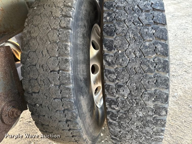 image for item EM2451 2013 SmithCo Manufacturing SX2-42-34 side dump trailer