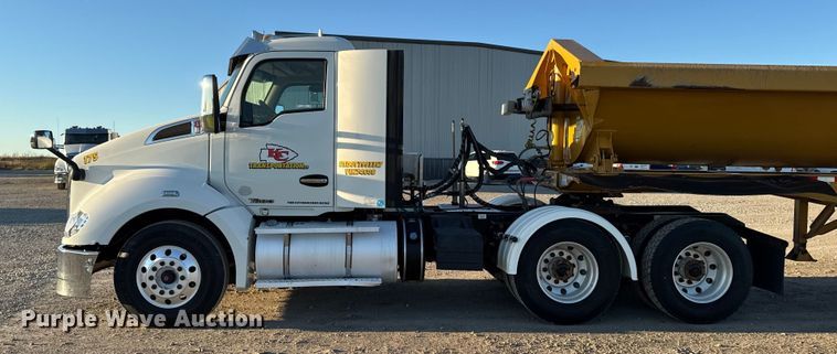 image for item EM2452 2016 Kenworth T680 semi truck