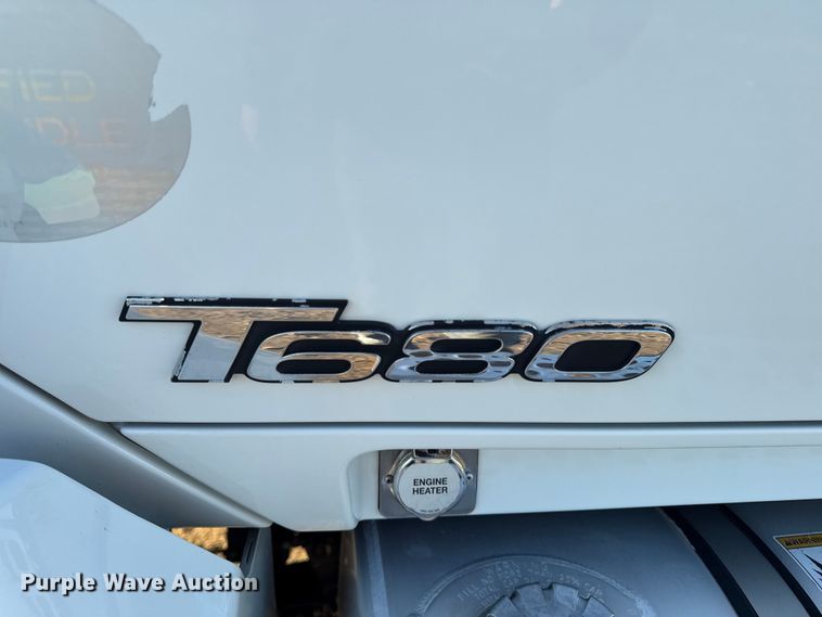 image for item EM2452 2016 Kenworth T680 semi truck