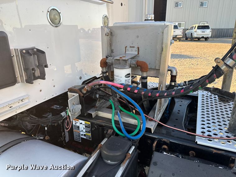 image for item EM2452 2016 Kenworth T680 semi truck