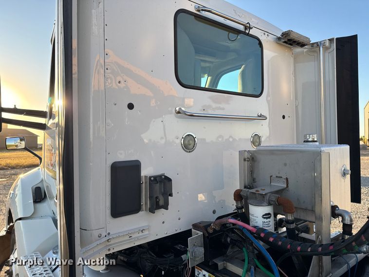 image for item EM2452 2016 Kenworth T680 semi truck