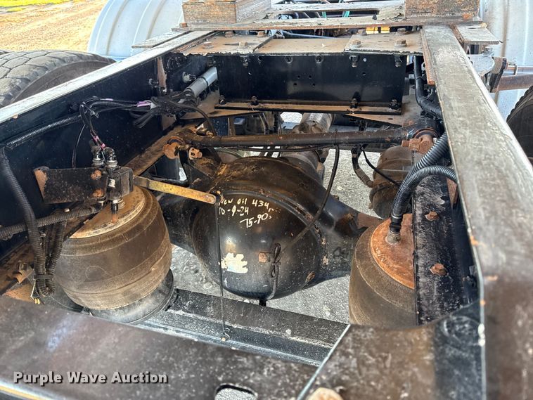 image for item EM2452 2016 Kenworth T680 semi truck