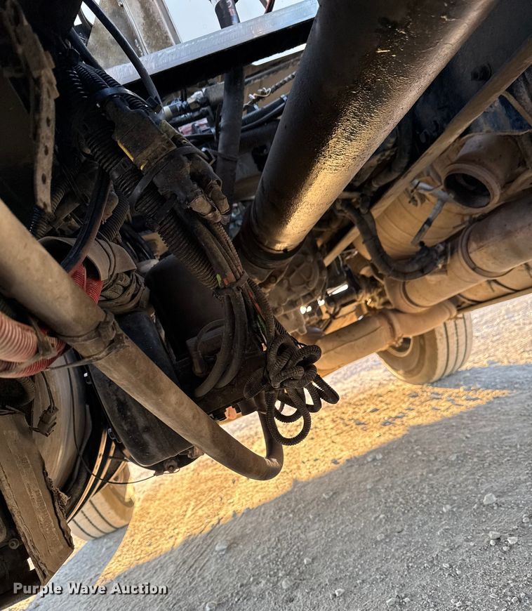 image for item EM2452 2016 Kenworth T680 semi truck